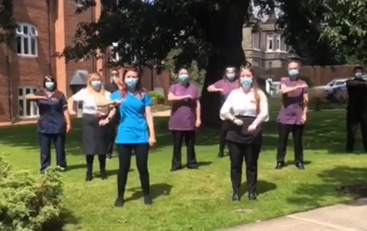 wilmslow_news's tweet photo. Sunrise of Mobberley care home residents join TikTok https://t.co/GlM75TE96F https://t.co/yajQ0bdJXi