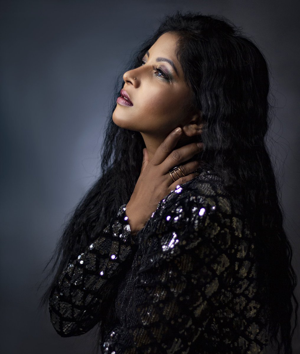 mousumimallick8's tweet photo. “One is never over-dressed or under-dressed with a Little Black Dress.”
.
Featuring - @mousumimallick8
Photography- @SachinVIJAYPaw2
.
#model #actor #bollywood #acting #photography #studio #light #camera #makeup #fashion #lifestyle #growthmindset #click_vision https://t.co/6VX5K0Ll2p