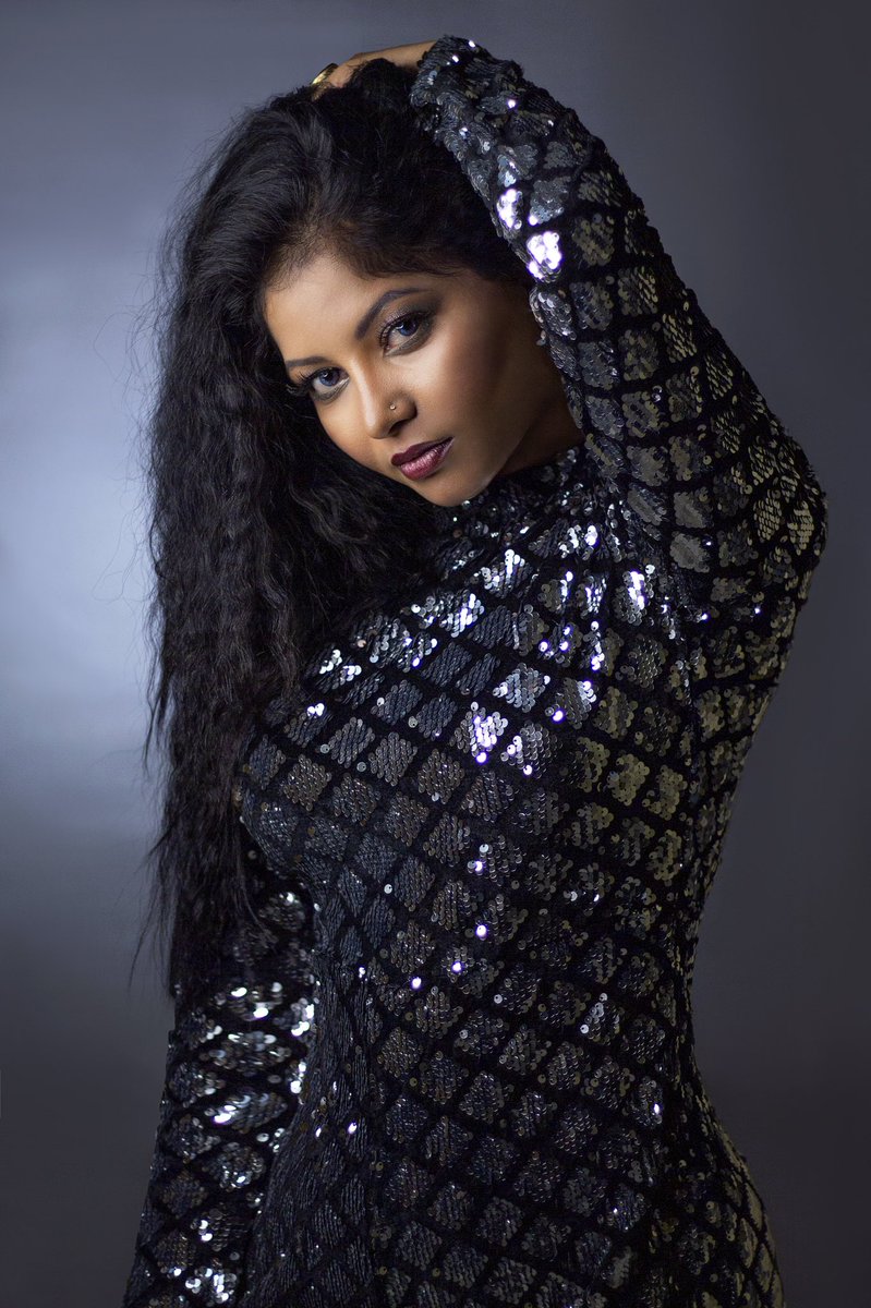 mousumimallick8's tweet photo. “One is never over-dressed or under-dressed with a Little Black Dress.”
.
Featuring - @mousumimallick8
Photography- @SachinVIJAYPaw2
.
#model #actor #bollywood #acting #photography #studio #light #camera #makeup #fashion #lifestyle #growthmindset #click_vision https://t.co/6VX5K0Ll2p