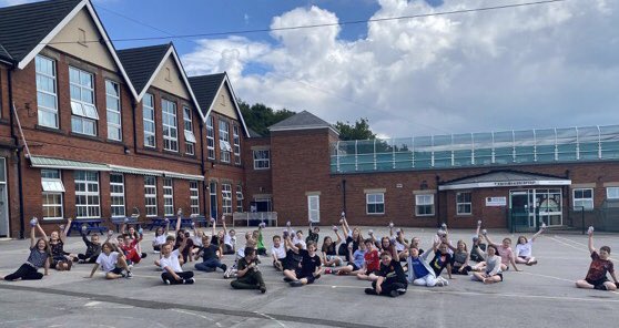 Class1117's tweet photo. Well it’s our final goodbyes! We hope you enjoyed your treats and films. Keep checking out the website for the last epic with your tictoks! I’m overwhelmed with your kind cards, poems and gifts (yes, I cried AGAIN reading them!) sorry I missed a few of you in the mayhem! ❤️😢❤️🌈 https://t.co/lkmvJPUUYo