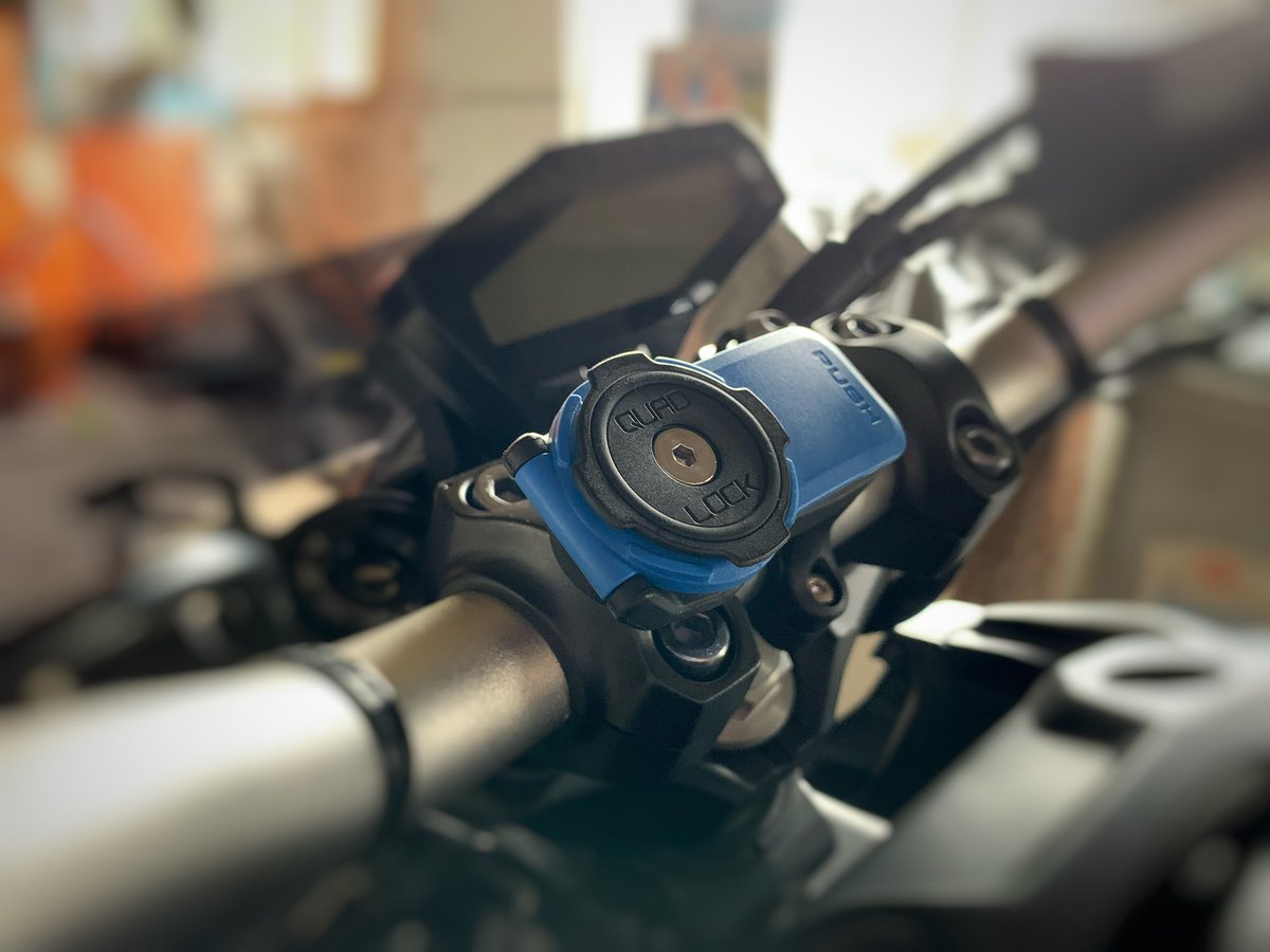 MotorSpectre's tweet photo. New @QuadLockCase installé sur la moto 🙂 https://t.co/rdFoMPxNuO