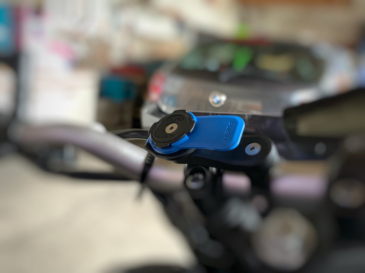 MotorSpectre's tweet photo. New @QuadLockCase installé sur la moto 🙂 https://t.co/rdFoMPxNuO