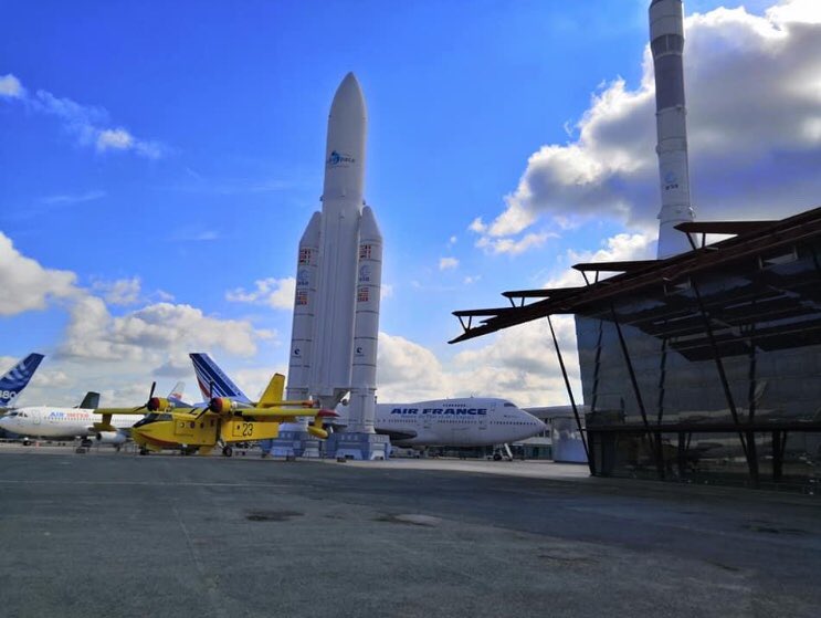 silence_events's tweet photo. A partir de 19h30, un Tarmac, des avions, des fusées, un coucher de soleil sublime, un écran géant, un film Apollo XIII, un casque, vous, moi sous un ciel étoilé 🎧🛩🚀🎬✈️ @MuseeAirEspace @alicecharbonnr @yuzhang_muse @NinaPollard_MAE
Silence Events #chaosprod #madvideo https://t.co/v10aIxhFDa