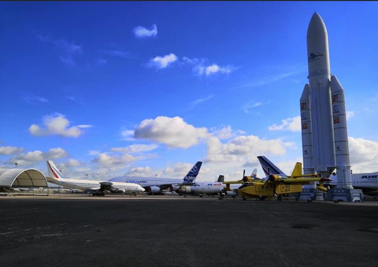 silence_events's tweet photo. A partir de 19h30, un Tarmac, des avions, des fusées, un coucher de soleil sublime, un écran géant, un film Apollo XIII, un casque, vous, moi sous un ciel étoilé 🎧🛩🚀🎬✈️ @MuseeAirEspace @alicecharbonnr @yuzhang_muse @NinaPollard_MAE
Silence Events #chaosprod #madvideo https://t.co/v10aIxhFDa