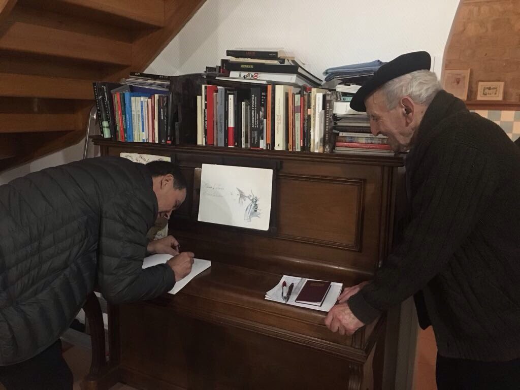 ArnaldoOtegi's tweet photo. Gaur zendu da Lucio Urtubia. Laguna, burkidea eta borroka laguna. Agur eta ohore, Luzio! 🎥 https://t.co/kHx4f2kmG5

Hoy ha muerto en París un referente del anarquismo vasco. Un amigo, un compañero de sueños y luchas. Agur eta ohore! 🎥 https://t.co/kHx4f2kmG5 https://t.co/1zO1jyPL2g