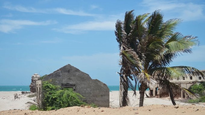 But now it is an abandoned town as economic activities of the town had failed due to natural disasters. This town was hit by the 1964 cyclone in Rameswaram city and it is uninhabited since then. (5/n)