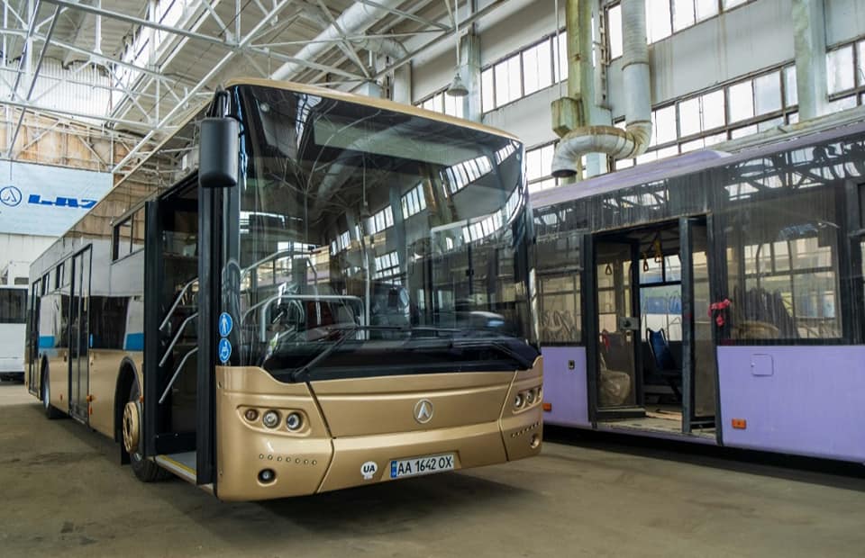 Лаз 5257. Лаз 695н. Львовский автобусный завод лаз. Завод лаз львовский. Автобусы львовского автобусного завода.