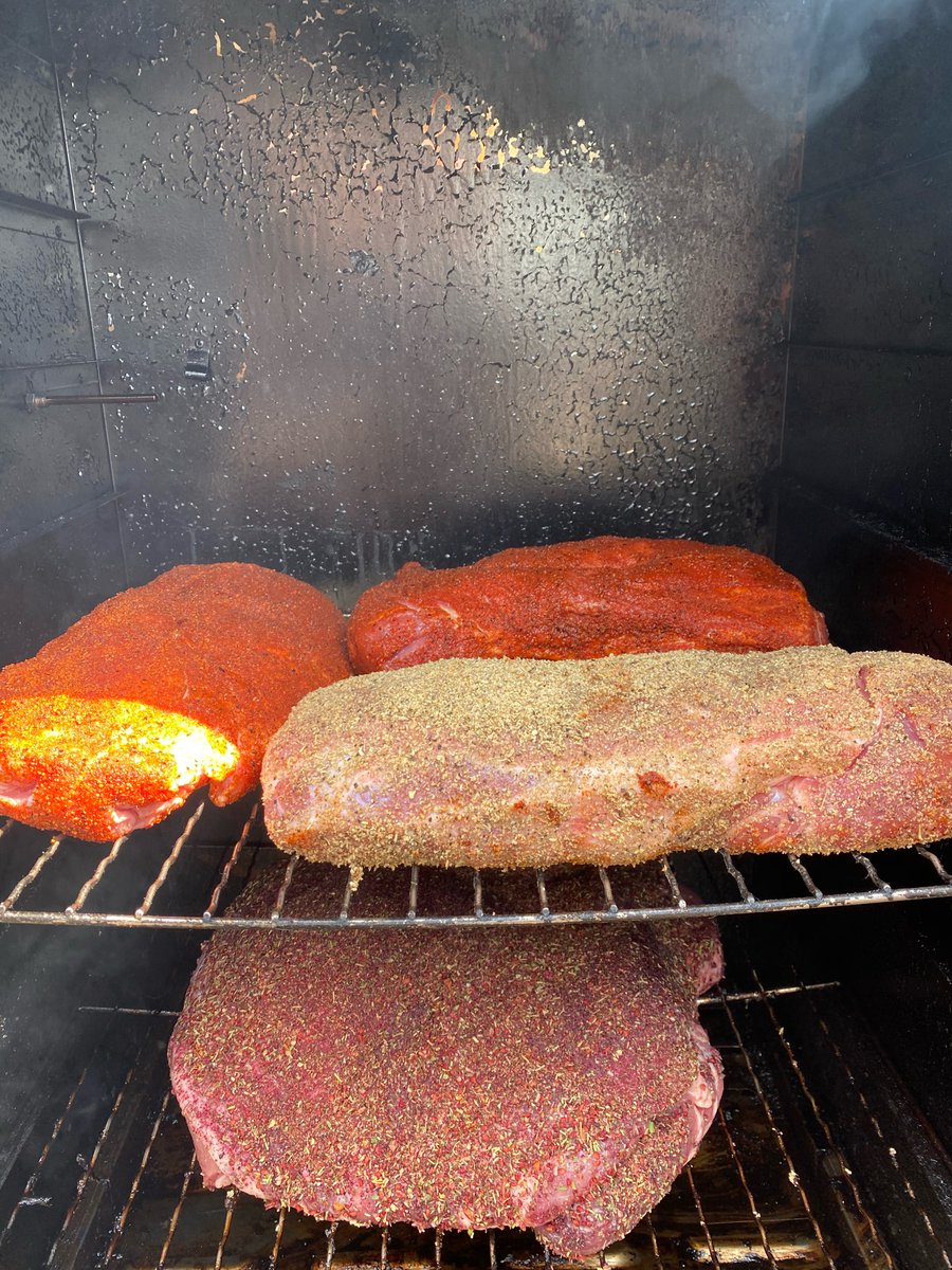 nordgriller's tweet photo. #Brombeererub von @buechel_gewuerze  für die #Schweineschulter #MagicDust und #smoke für die Nacken. Für 8-10 Stunden auf den #Borniak bei 110 Grad. #pulledpork #bbq #smoker #party https://t.co/tLk3pfKQ8V