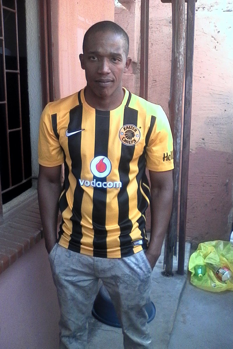 CliveMampuru's tweet photo. @LamiezHolworthy @Masandawana Im #KS4L,but salute mommy ✌👆 https://t.co/KN0yoHZ0mB