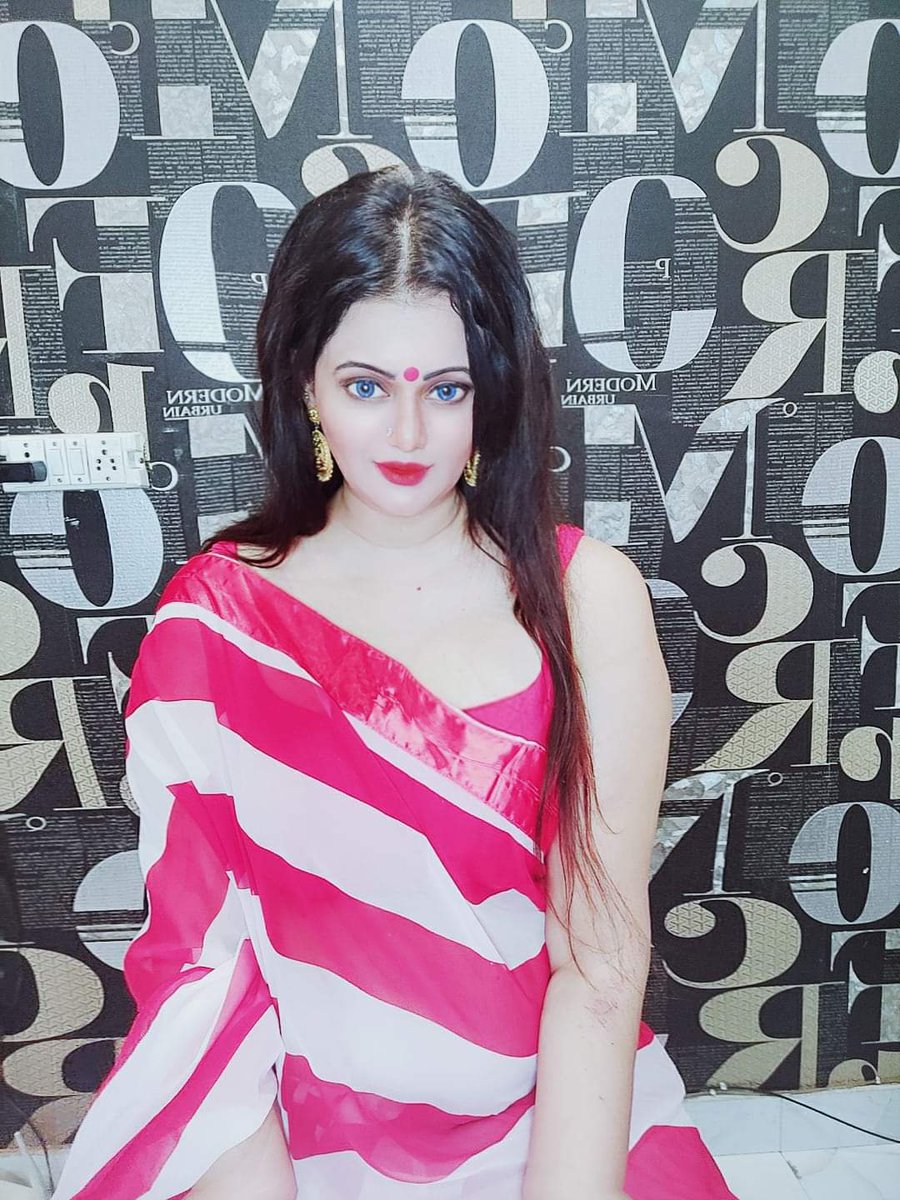 ishrutidwivedi's tweet photo. #bindi #Binditwitter #BindiNotRegressive #SareeTwitter #sareeswag done for today 🙈🥰 https://t.co/NTieJB0nAh