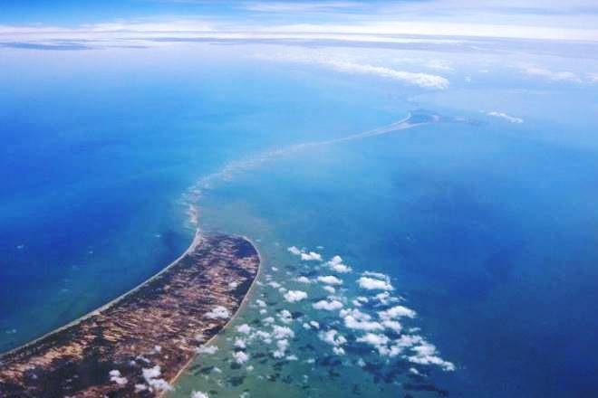 Apart from the coastal charm and the mysteries attached to the place, there’s one more thing that makes Dhanushkodi a really unique place to visit. And it dates back all the way Ramayana (7/n)