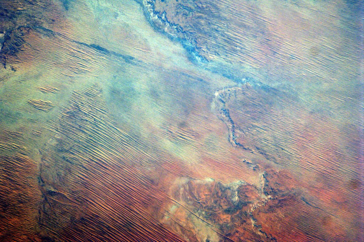 astrophileedu's tweet photo. Students from Indian school captured this beautiful image of desert in #Australia in the recently concluded #ISS #earthkam https://t.co/AINYe4g2Nj