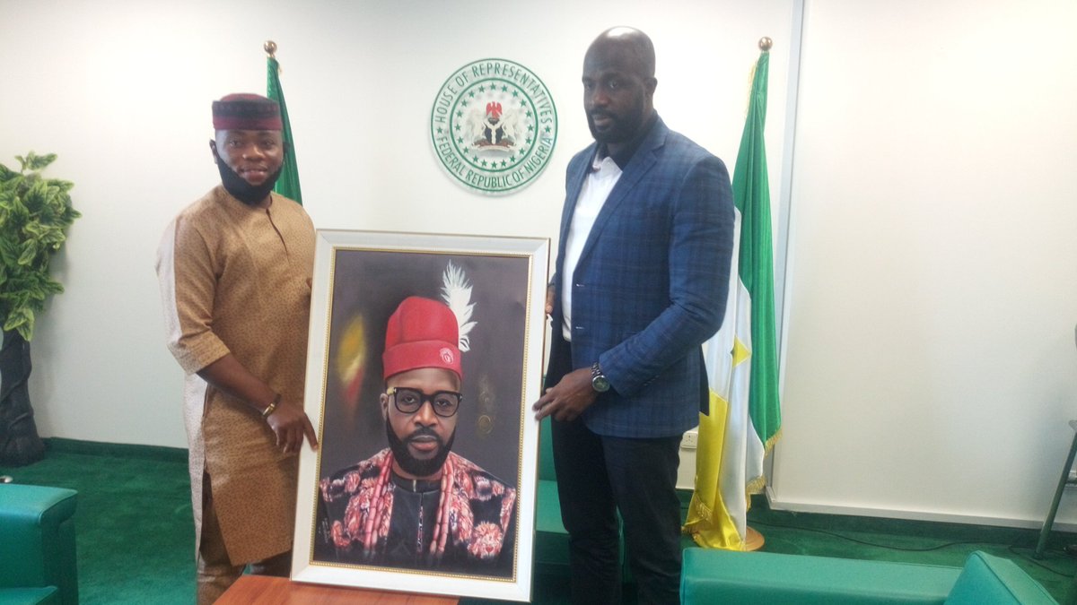 GodstimeHon's tweet photo. Presentation of an Artwork from us @ Govnor Arts Embassy to Hon. Ifeanyi Momah; member of the federal house of Representatives,Abuja https://t.co/XvXzik5yPf