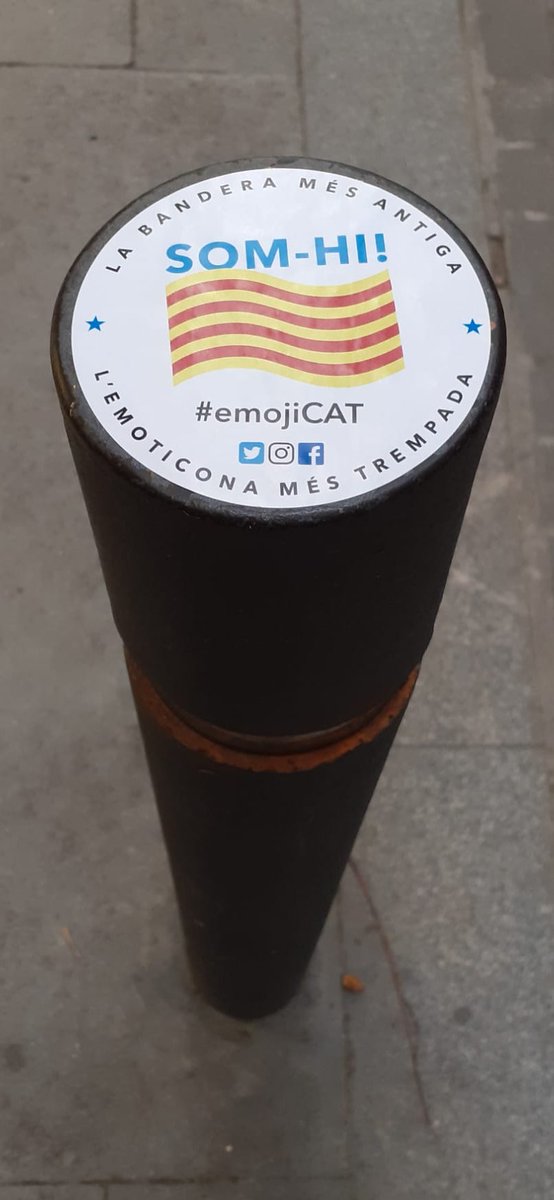 OzarkPitt's tweet photo. El triomf d'#emojicat dependrà de tots nosaltres. Dependrà de tu.

Aconseguim l'emoticona de la SENYERA!  
Segueix-nos i comparteix. #emojicat https://t.co/9ZaNWUpNS2