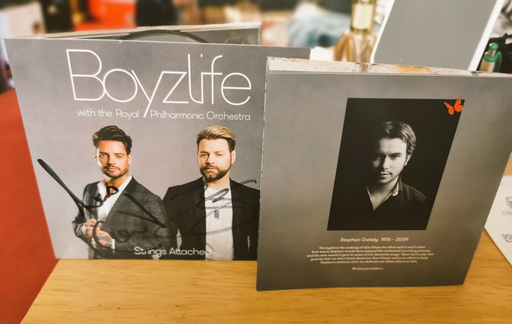 heleng69933597's tweet photo. How lovely Rembering steo, on the Lads New Album
#insidecover
##boyzlife
#rembers
#steo 💙💙 https://t.co/1NmVZCUB9d
