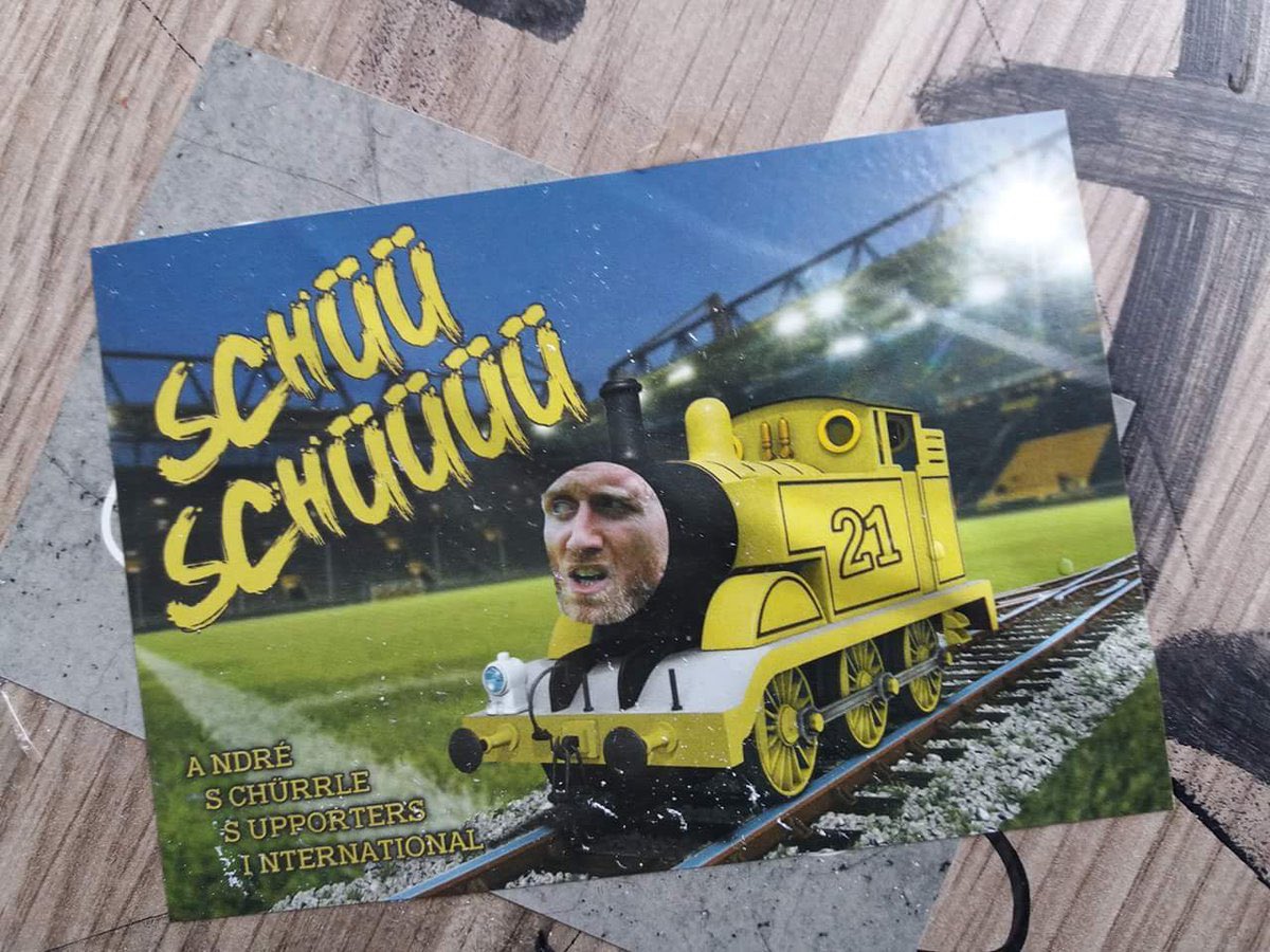 medientante_'s tweet photo. Was mache ich jetzt eigentlich mit den ganzen Stickern? #Schuerrle #Schüüü https://t.co/1S1kXJXNWS