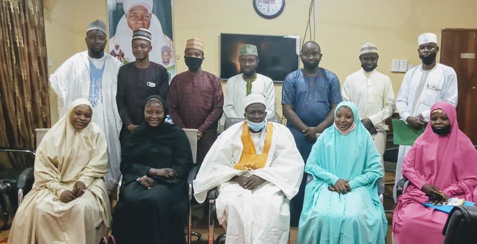 jafsokoto's tweet photo. Wandannan suna kadan daga cikin abubuwan dake kawo rarrabuwar kungiyoyi a wannan lokaci, ya shawarce su da su tashi tsaye wajen neman ilmi da Samar da  hanyoyin samarwa kungiyar kudi, da tunanin fitowa da hanyoyin,domin taimakawa matasa da al'umma da suke ciki a unguwannin su https://t.co/42qnylAOWw