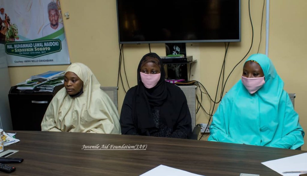 jafsokoto's tweet photo. Wandannan suna kadan daga cikin abubuwan dake kawo rarrabuwar kungiyoyi a wannan lokaci, ya shawarce su da su tashi tsaye wajen neman ilmi da Samar da  hanyoyin samarwa kungiyar kudi, da tunanin fitowa da hanyoyin,domin taimakawa matasa da al'umma da suke ciki a unguwannin su https://t.co/42qnylAOWw
