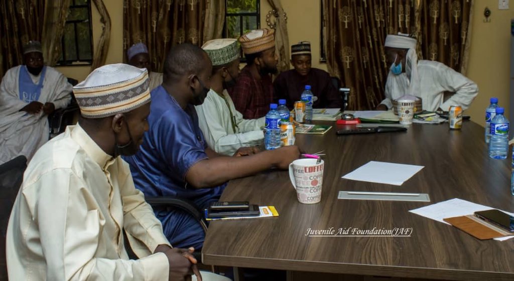 jafsokoto's tweet photo. Wandannan suna kadan daga cikin abubuwan dake kawo rarrabuwar kungiyoyi a wannan lokaci, ya shawarce su da su tashi tsaye wajen neman ilmi da Samar da  hanyoyin samarwa kungiyar kudi, da tunanin fitowa da hanyoyin,domin taimakawa matasa da al'umma da suke ciki a unguwannin su https://t.co/42qnylAOWw