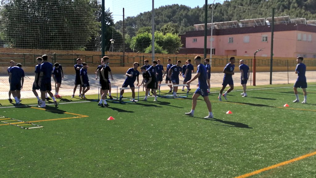 rsda_oficial's tweet photo. PREVIA || Mañana de ligera activación para el equipo y ya rumbo a la residencia.
💪 Hoy es día de #PlayOffRSDA 🇮🇩
💪 #VamosAlcala
🔴⚪ #OrgulloRojillo https://t.co/9avv2N6XbB
