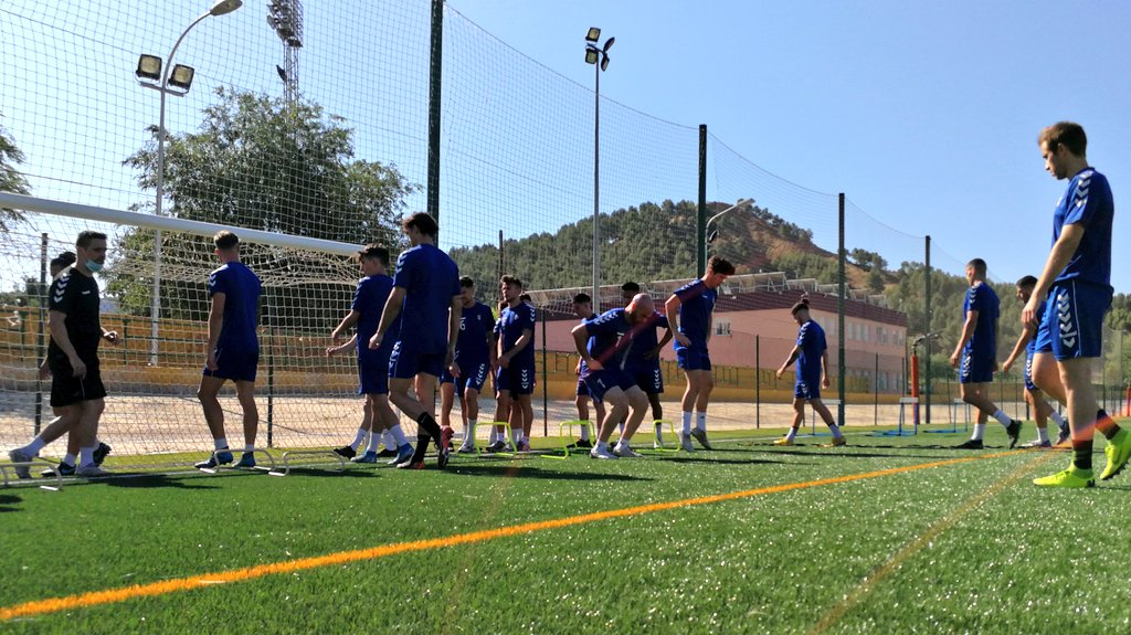 rsda_oficial's tweet photo. PREVIA || Mañana de ligera activación para el equipo y ya rumbo a la residencia.
💪 Hoy es día de #PlayOffRSDA 🇮🇩
💪 #VamosAlcala
🔴⚪ #OrgulloRojillo https://t.co/9avv2N6XbB