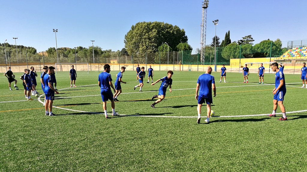 rsda_oficial's tweet photo. PREVIA || Mañana de ligera activación para el equipo y ya rumbo a la residencia.
💪 Hoy es día de #PlayOffRSDA 🇮🇩
💪 #VamosAlcala
🔴⚪ #OrgulloRojillo https://t.co/9avv2N6XbB