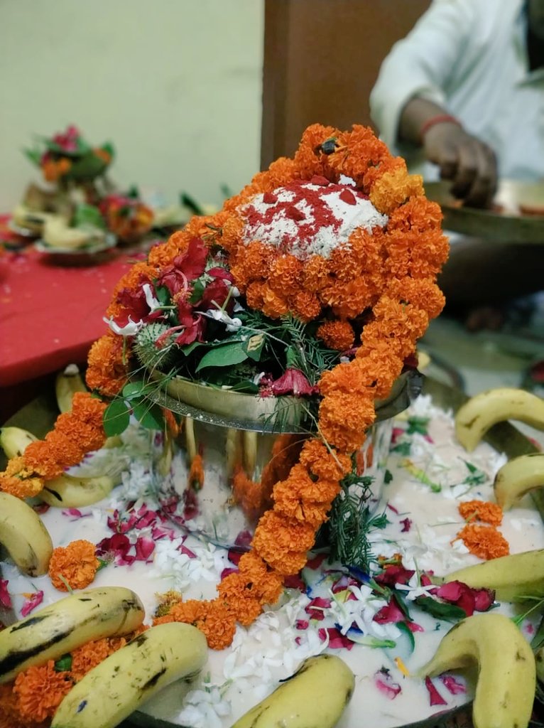 Nsneetusingh6's tweet photo. सावन मास का प्रथम रुद्राभिषेक आज घर पर
महादेव सबपर अपनी कृपा बनाए रखे।
हर हर महादेव 🙏🙏🙏 https://t.co/P34et1rVFL