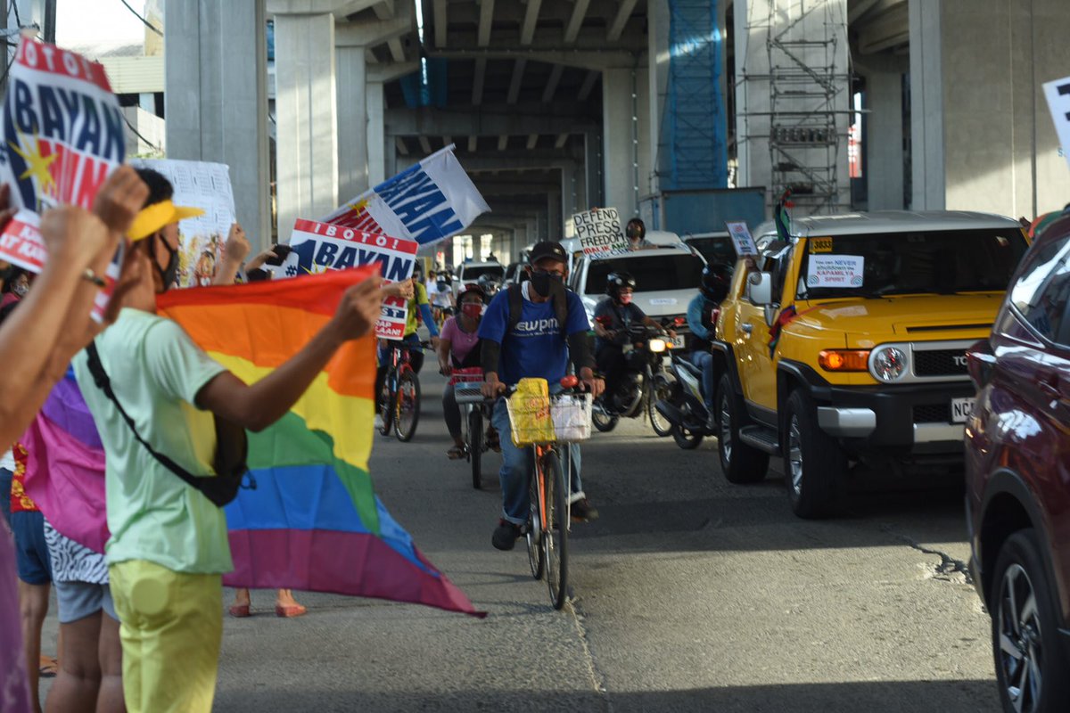 <a href="/erikreports/">Erik Tenedero</a> ABS-CBN supporters greet protesters from Bayan Muna as the noise barrage caravan make its way along Araneta Ave. in Quezon City on July 18, 2020. via George Calvelo, ABS-CBN News