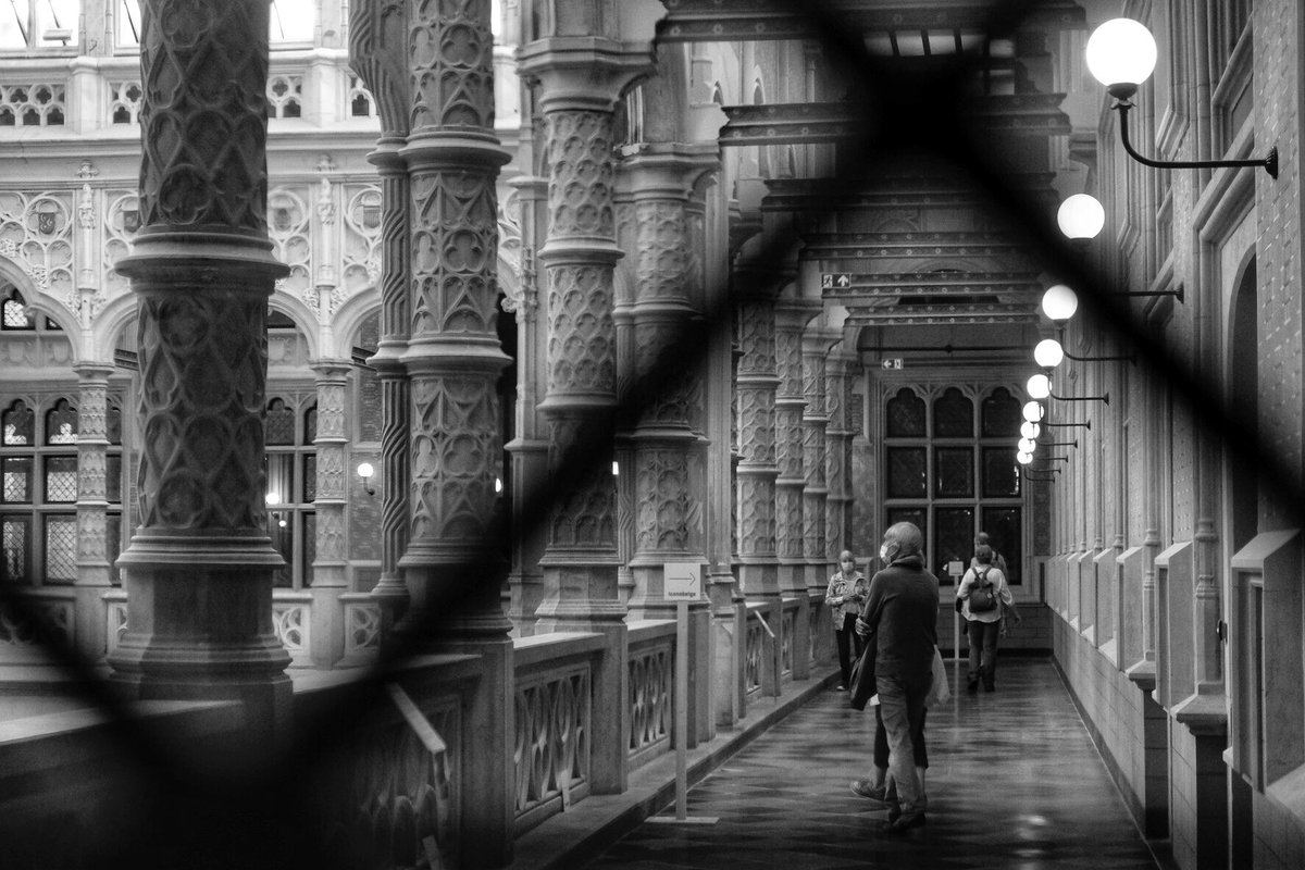 Crossroadsmoke's tweet photo. #fujifilm_xseries #Monochrome #bnw_captures #blackandwhitephotography #streetphotography #antwerp @xavierdaniel999 
Iconobelge - Handelsbeurs Antwerpen https://t.co/toQkg18jCH
