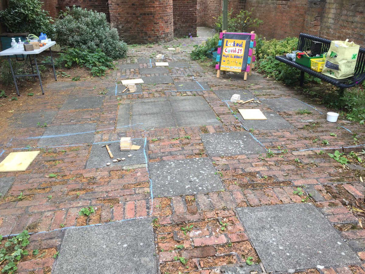 CETBrum's tweet photo. Getting ready for the first outdoor ArtPad session @Perrottsfolly with @ReFutureC!! Greening up their homes by making little planters for herbs and flowers 💐. #learningoutdoor #gardening https://t.co/YjdtPO9bE6