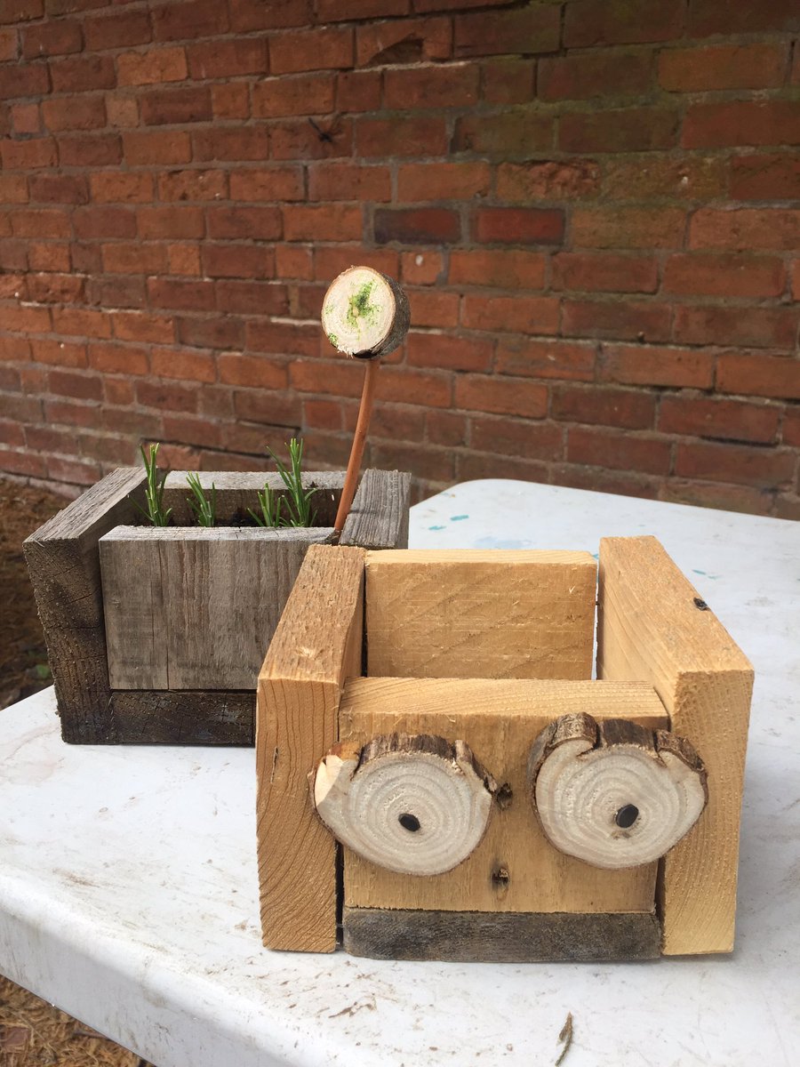 CETBrum's tweet photo. Getting ready for the first outdoor ArtPad session @Perrottsfolly with @ReFutureC!! Greening up their homes by making little planters for herbs and flowers 💐. #learningoutdoor #gardening https://t.co/YjdtPO9bE6