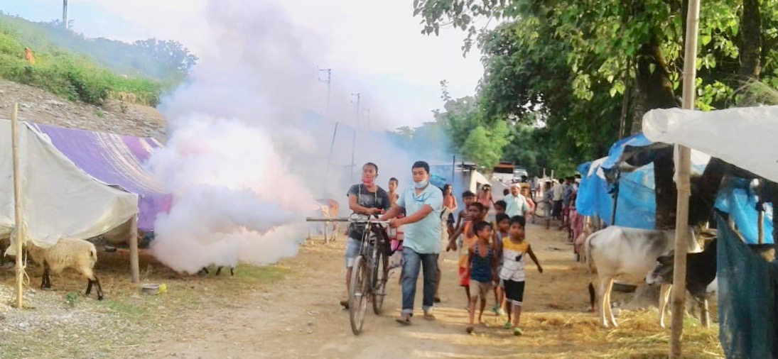 nhm_assam's tweet photo. #Fogging in #Flood relief camps at #Bongaigaon district &amp; #BloodSlide collection in #Jorhat district underway to control the spread of vector borne diseases like #JE, #Dengue &amp; #Malaria, etc.

#HealthyAssam https://t.co/OX3MjefSV6