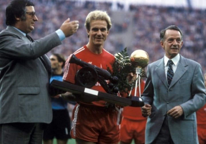 Apart from the 2 trophies it was a great season for Kalle individually. He was the Bundesliga's top scorer, made the European Championship Team of the Tournament and won the German Footballer of the Year award.