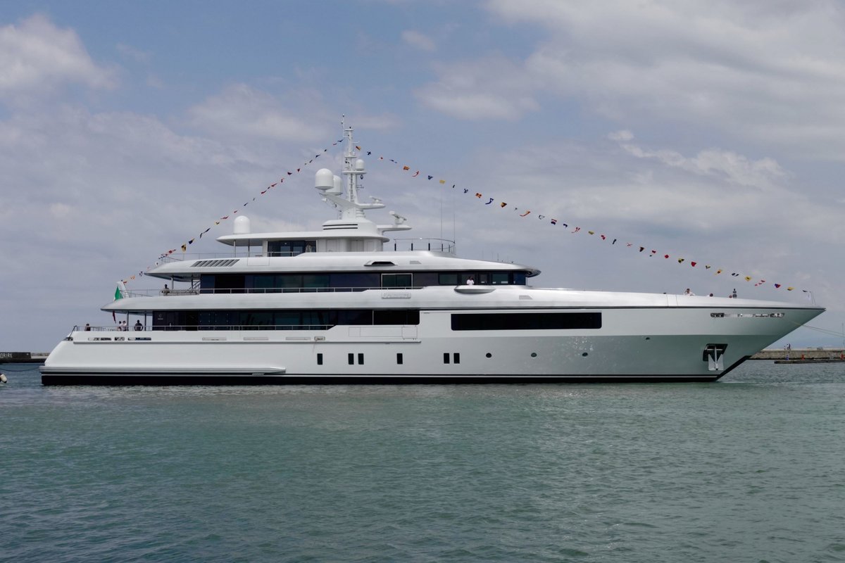 m3boatdiva's tweet photo. The words "calm, elegant, purposeful" come to mind. This is #Codecasa 123, a 55m launched this week in Viareggio. https://t.co/V1FdiNcwDG