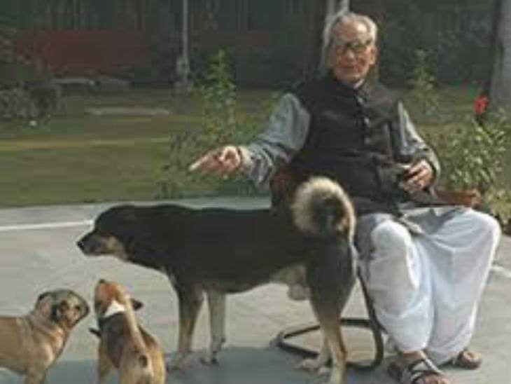 गांव के किसी बुजुर्ग से पूछा उनका जवाब "आज भैरू ज़िंदा होतयों तो दो डूक मारकर सीधा कर देता सबने आज भी ये कद है उनका ,भैरो सिंह जी शेखावात राजस्थान के भैरू बाबोसा ये सब देखकर बड़े याद आते है ।वो अपनी धर्मपत्नी से 10 रूपए लेकर घर से निकले और चुनाव जीत गए ।।