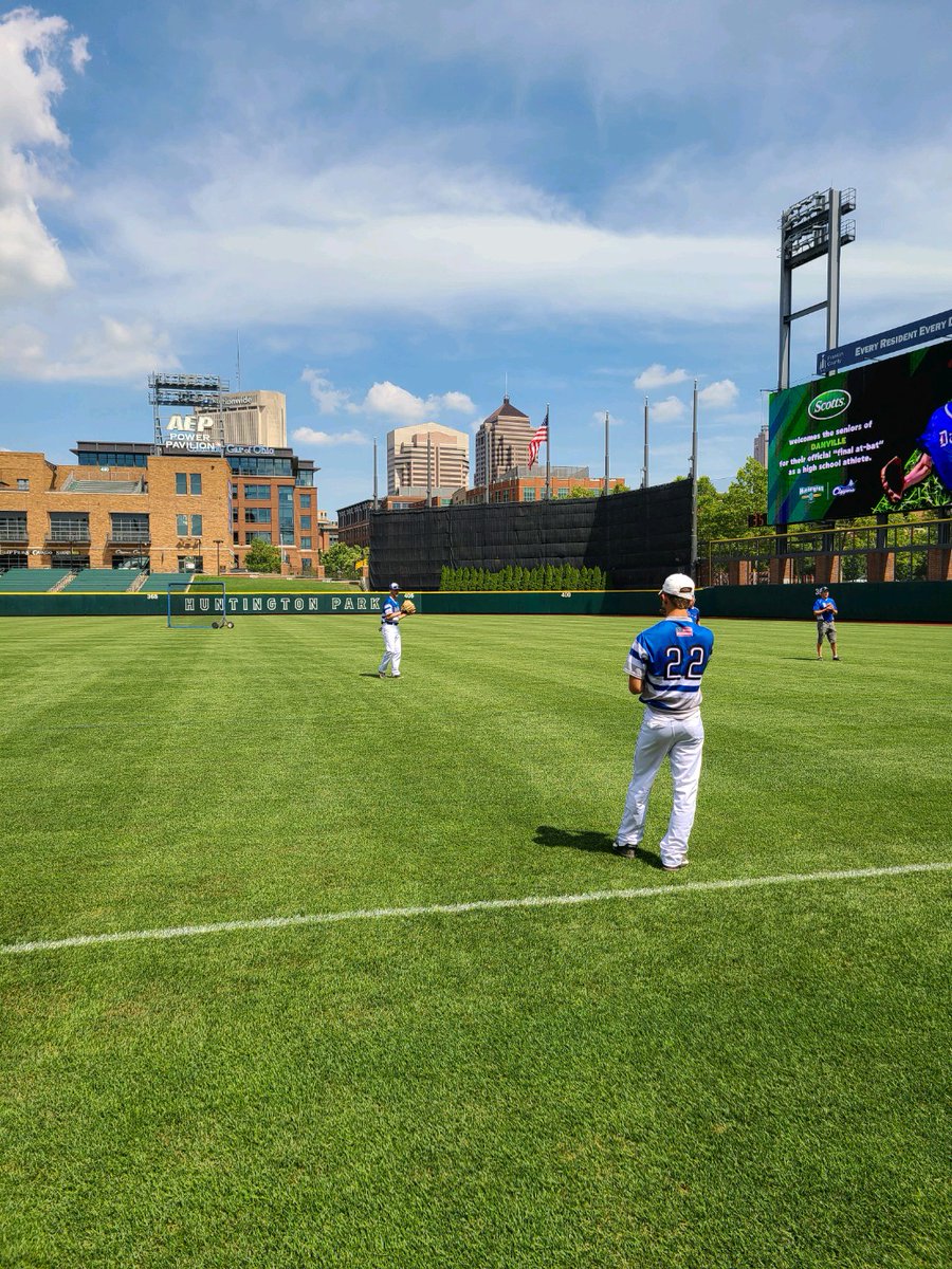 DHS_BaBall's tweet photo. What a great way to finish your season as a Senior. Playing catch and taking BP at #HuntingtonPark in columbus. https://t.co/Hmh3Utxkpa