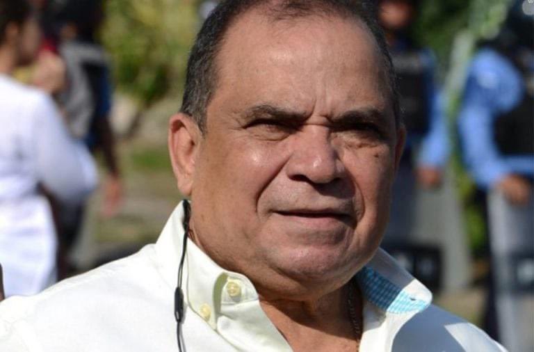 VisionTV_Ol's tweet photo. #VisiónNoticias   #Honduras
La mañana de este sábado falleció el periodista David Romero Ellner, tras estar varios días internado por Covid-19 en el Instituto CardioPulmonar del Tórax. https://t.co/vSX6Jg1H7C
