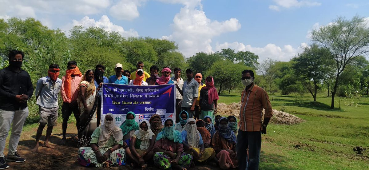 Vrutti_Catalyst's tweet photo. #Vrutti with the support of @HDFCBankCSR, implementing #HRDB program, #Balod Dist to improve the #farmers income. #Vrutti team tirelessly imparting training&providing technical guidance on #SRI implementation, #weeding, #biopesticides preparation.
#COVID19 #agriculture #water https://t.co/hbukZSka88
