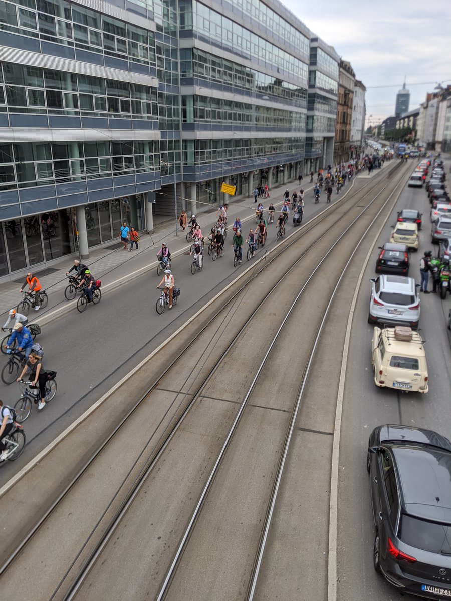 wollito's tweet photo. #Radldemo läuft https://t.co/eluzu66WgV
