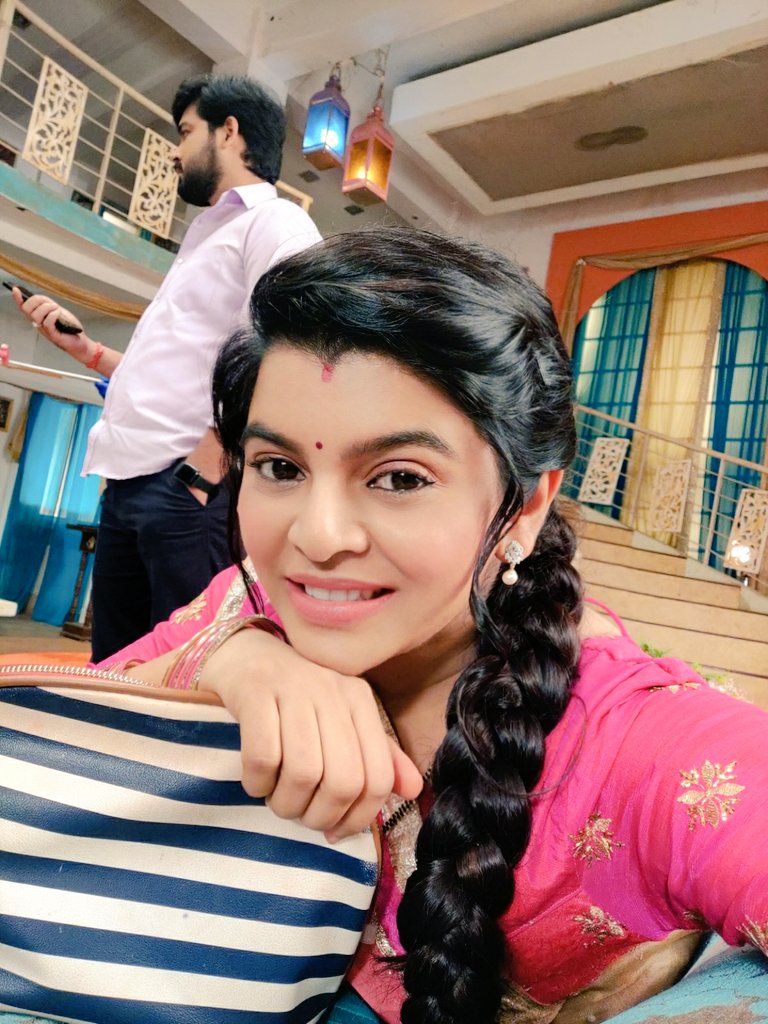 SaeeBarve's tweet photo. #InbetweenTheShots 🎬
#LaxmiSadaivaMangalam #ColorsGujarati #SaeeBarve https://t.co/Utt7jR4IcS
