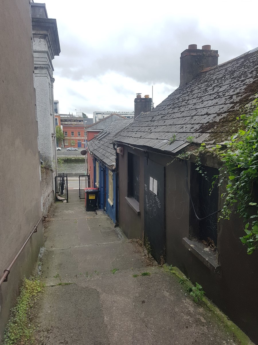 a cute cottage, someones home  #Cork, abandoned, crumbling, would be wonderful to see it refurbished to home some of our neighbours, currently  #homeless, property has been recently added  #CorkCC derelict sites register, lets hope it gets some love before its too late  #socialcrime