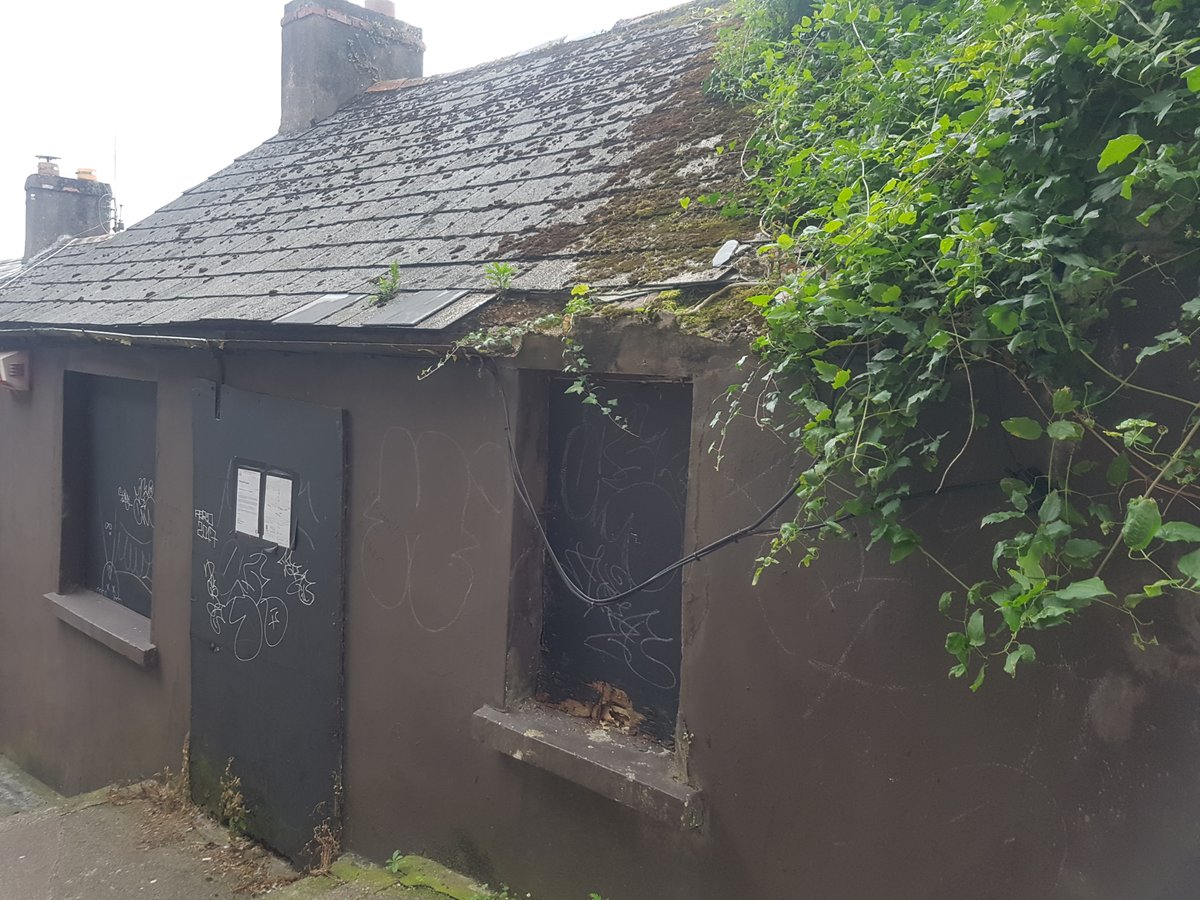 a cute cottage, someones home  #Cork, abandoned, crumbling, would be wonderful to see it refurbished to home some of our neighbours, currently  #homeless, property has been recently added  #CorkCC derelict sites register, lets hope it gets some love before its too late  #socialcrime