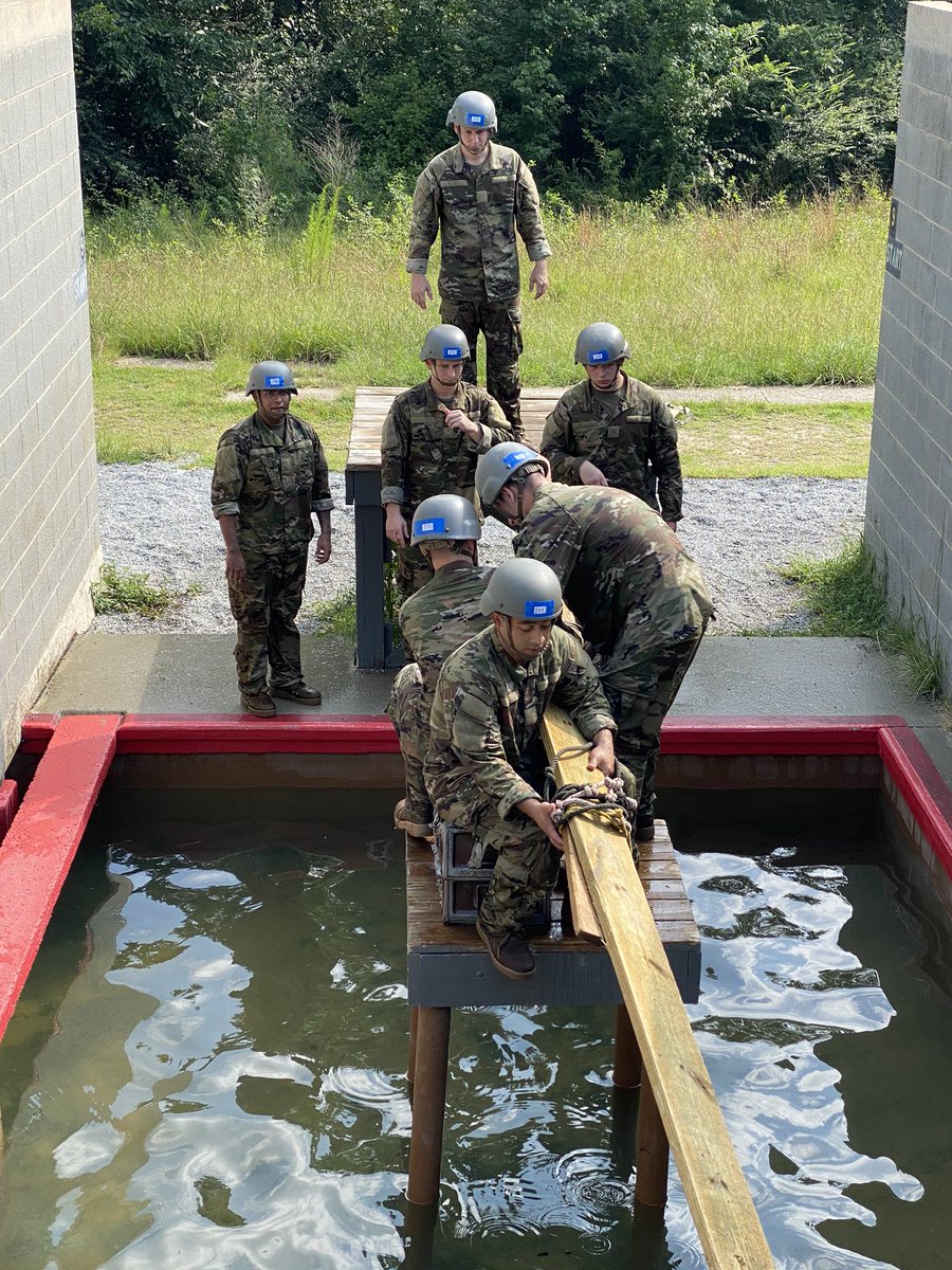 Tony_Massari1's tweet photo. E/3-47 trainees continuing to build on the teamwork they learned during the #First100Yards at the Gore-Frost LRC. @FortBenning. #WinningMatters #ThisIsMySquad #FollowMe #RNQ https://t.co/o4tSk5ySqY