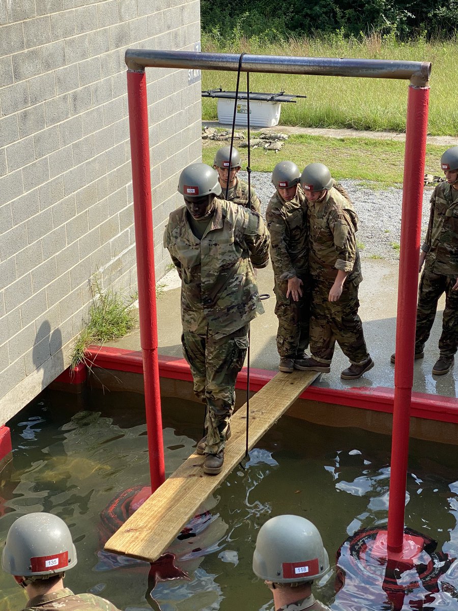 Tony_Massari1's tweet photo. E/3-47 trainees continuing to build on the teamwork they learned during the #First100Yards at the Gore-Frost LRC. @FortBenning. #WinningMatters #ThisIsMySquad #FollowMe #RNQ https://t.co/o4tSk5ySqY