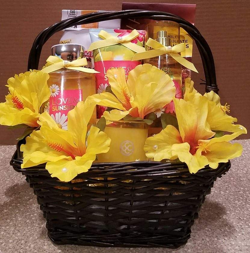 GOccakesions's tweet photo. All you need is Love and Sunshine!
💛
💫
🌞 
#giftedoccakesionsnbaskets #loveandsunshine #giftbasket #sunshine #giftforher #sunshineonacloudyday #sweettreats  #justforyou  #celebratelife #givegoodgifts #premiumproducts @godiva @colonialcandle @pepperidgefarm @bathandbodyworks https://t.co/uRHLxU2u71