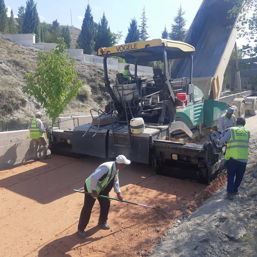 ASefligi's tweet photo. - Şehir Mezarlığı Asfalt Atımı Öncesi Mekanik Serim Çalışmasına Devam Ediyoruz 
- Muhtelif Cadde Ve Sokaklarda Asfalt Bakım Onarım Çalışması Devam Ediyor 
@atila_celik06 @haliltuncay06 @erolguler06 https://t.co/bMqxWds0lF