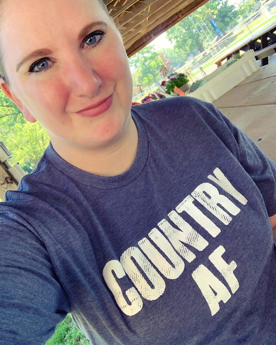 BethReckless's tweet photo. Love my #CountryAF shirt! Thanks @ACopelandmusic!! https://t.co/r0rFLTywEW