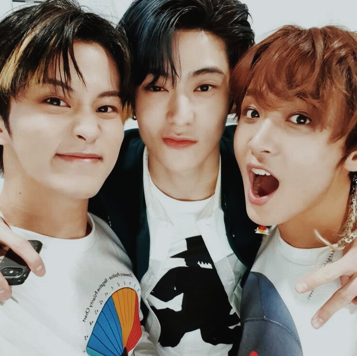 sunhkisses's tweet photo. • Keluarga Dadakan

"Jagain aja dulu, seenggaknya sampai orang tuanya nyariin."
—jaehyun au. https://t.co/gnroUfAeGk