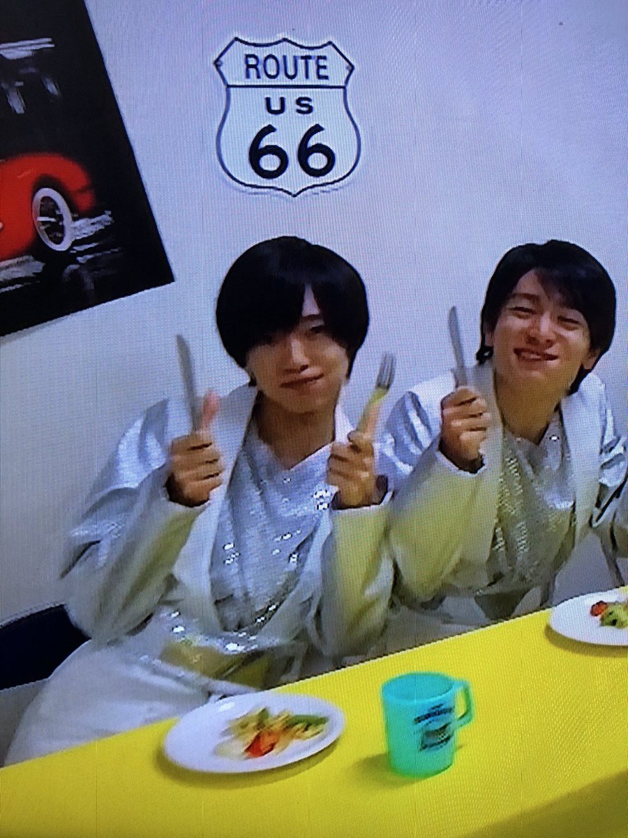 usaratama's tweet photo. 「invitation」〜「Brake the chains」の衣装替えの間に流れる映像で、横尾さんの料理を待ってる新くんがかわいい🤍
その後、みんなでダンスするところ、うみの隣で踊ってて、同じ画面に推しが3人共演してるの素晴らしい✨
#佐藤新 #クリエC #キスマイ #yummy #KisMyFt2 https://t.co/Vx4nWKCQWI