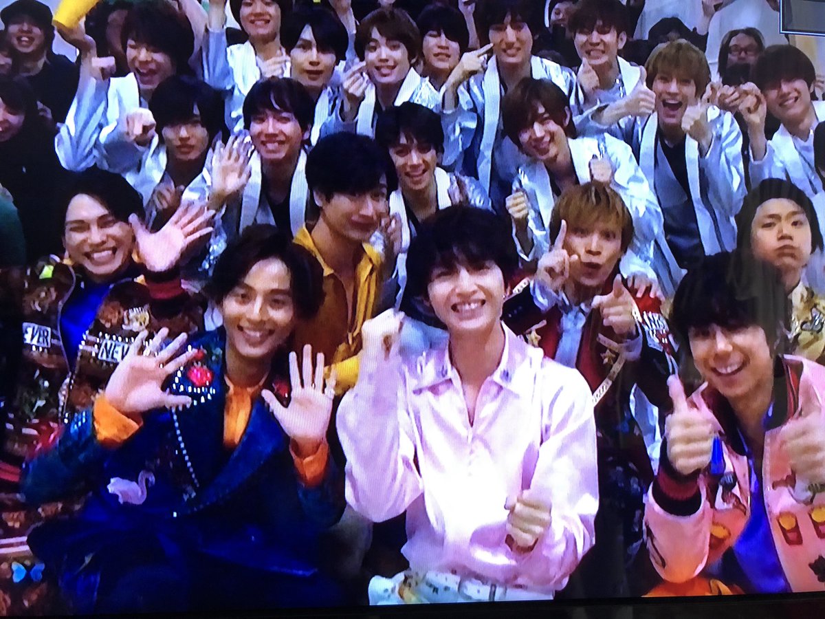 usaratama's tweet photo. 「invitation」〜「Brake the chains」の衣装替えの間に流れる映像で、横尾さんの料理を待ってる新くんがかわいい🤍
その後、みんなでダンスするところ、うみの隣で踊ってて、同じ画面に推しが3人共演してるの素晴らしい✨
#佐藤新 #クリエC #キスマイ #yummy #KisMyFt2 https://t.co/Vx4nWKCQWI
